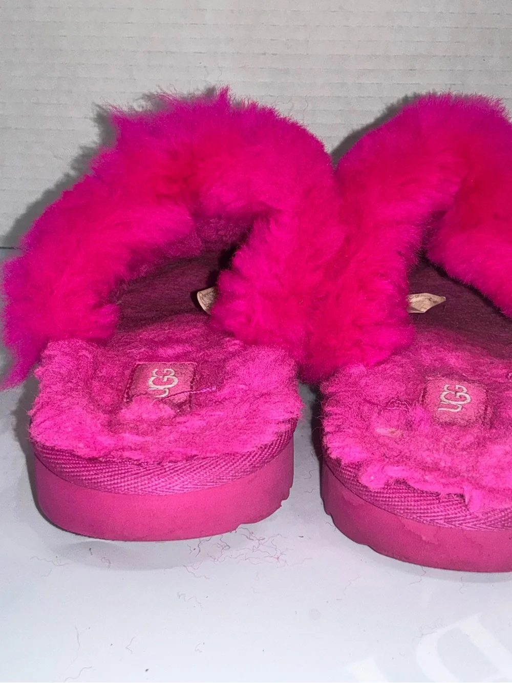 UGG Kids Hot Vibrant Pink Fluffy Slide Slippers Cozy Lounge Y2K Boho Size 1
